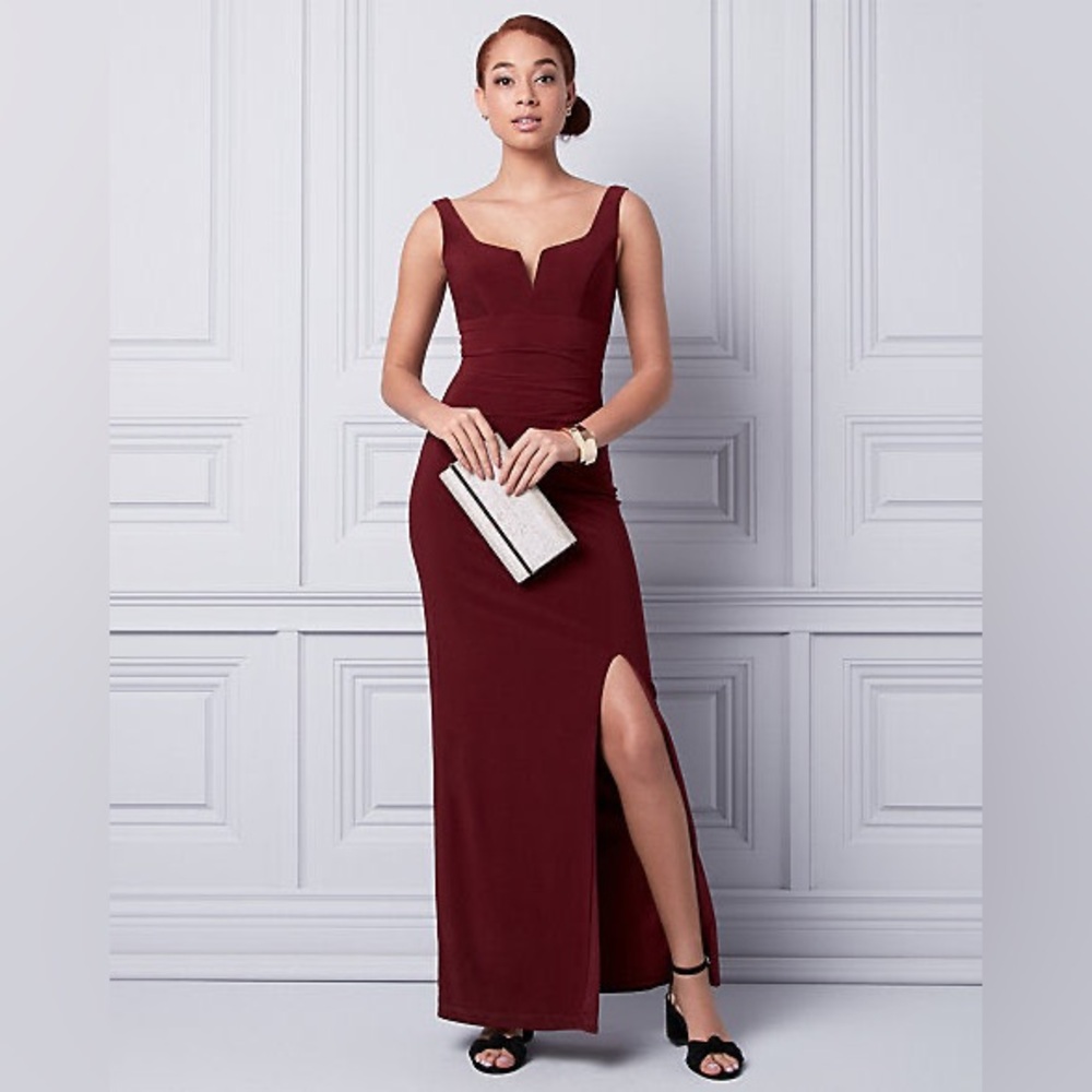 Burgundy formal/bridesmaid gown size 8. Sweetheart neckline with knee slit